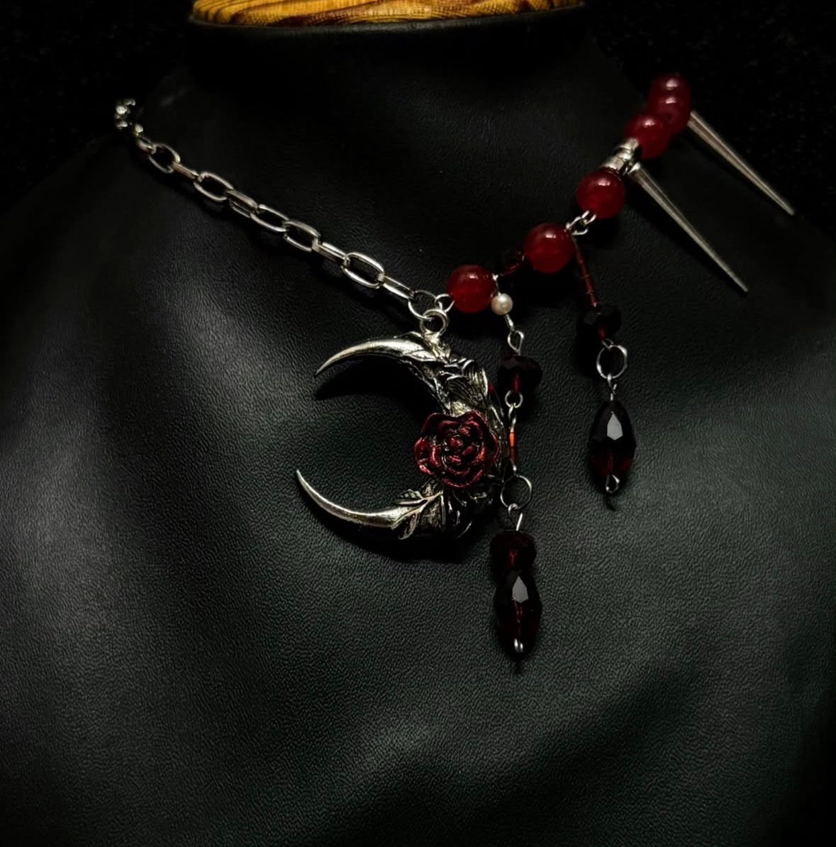 Blood drip design necklace (exclusive)