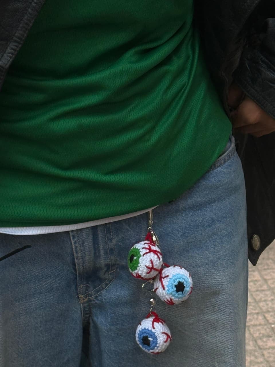 EYE carabiner (crocheted)