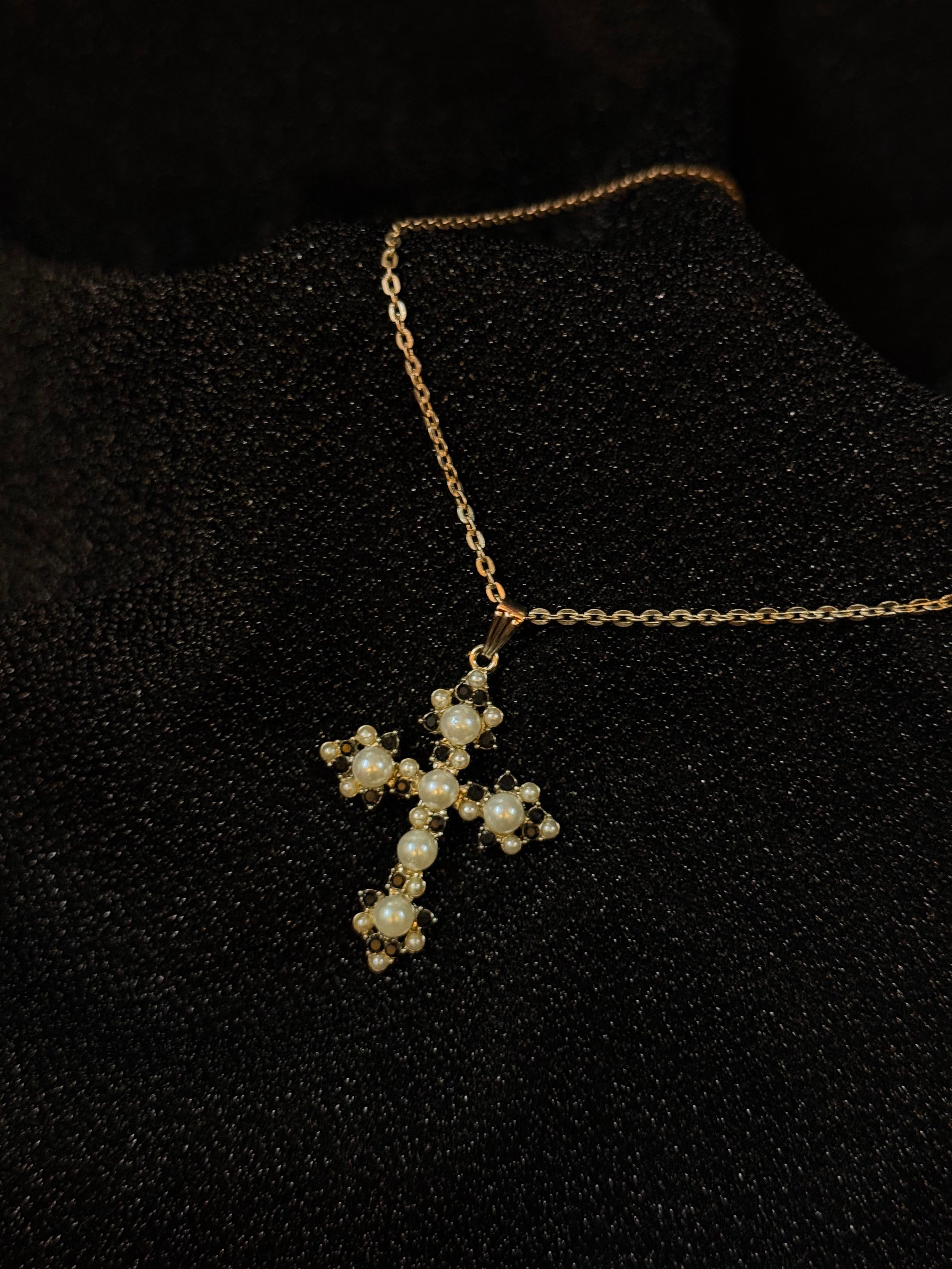 Cross (pearl)