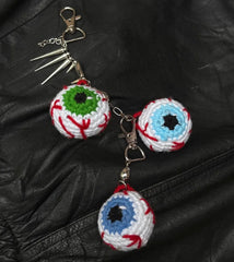 EYE carabiner (crocheted)